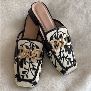 Chic Black and Cream Women's Mules